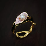 Anello Regolabile Aperto con Twist Petalo di Perla