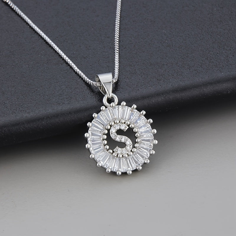 Collar de oro blanco con inicial "Z" y circonitas
