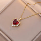 Set di Gioielli in Oro e Rubino a Forma di Cuore