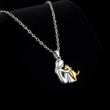 Collana con Pendente Abbraccio e Orecchini in Omaggio – Offerta a Tempo Limitato