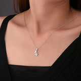 Collana con Pendente Abbraccio e Orecchini in Omaggio – Offerta a Tempo Limitato
