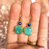 Orecchini vintage in vetro verde con dettagli dorati