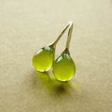 Orecchini pendenti vintage con cristalli verde oliva