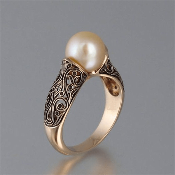 Anillo vintage en perlas atemporales y oro
