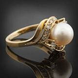 Anello Elegante con Perla e Oro Brillante