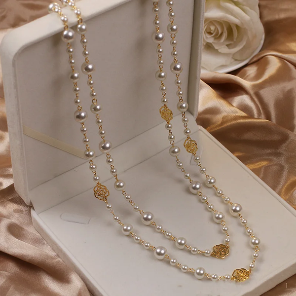 Collar Elegante con Perlas Doradas