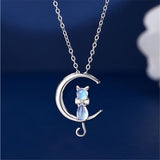 Collana a Mezzaluna con Pietra di Luna e Gatto