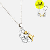 Collana con Pendente Abbraccio e Orecchini in Omaggio – Offerta a Tempo Limitato
