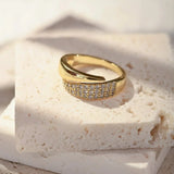Raffinato Anello in Oro con Gemme Scintillanti
